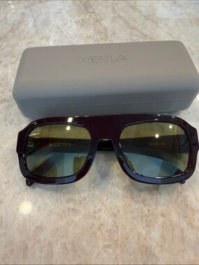 VEHLA Kaia sunglasses/malbec/khaki color
